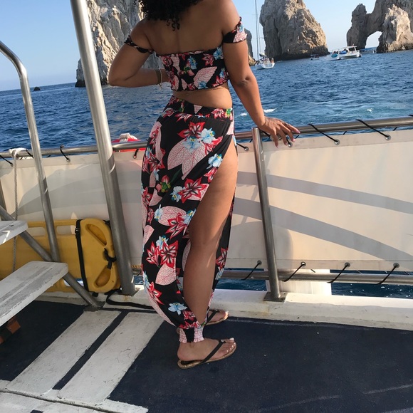 Two piece set - Picture 2 of 2